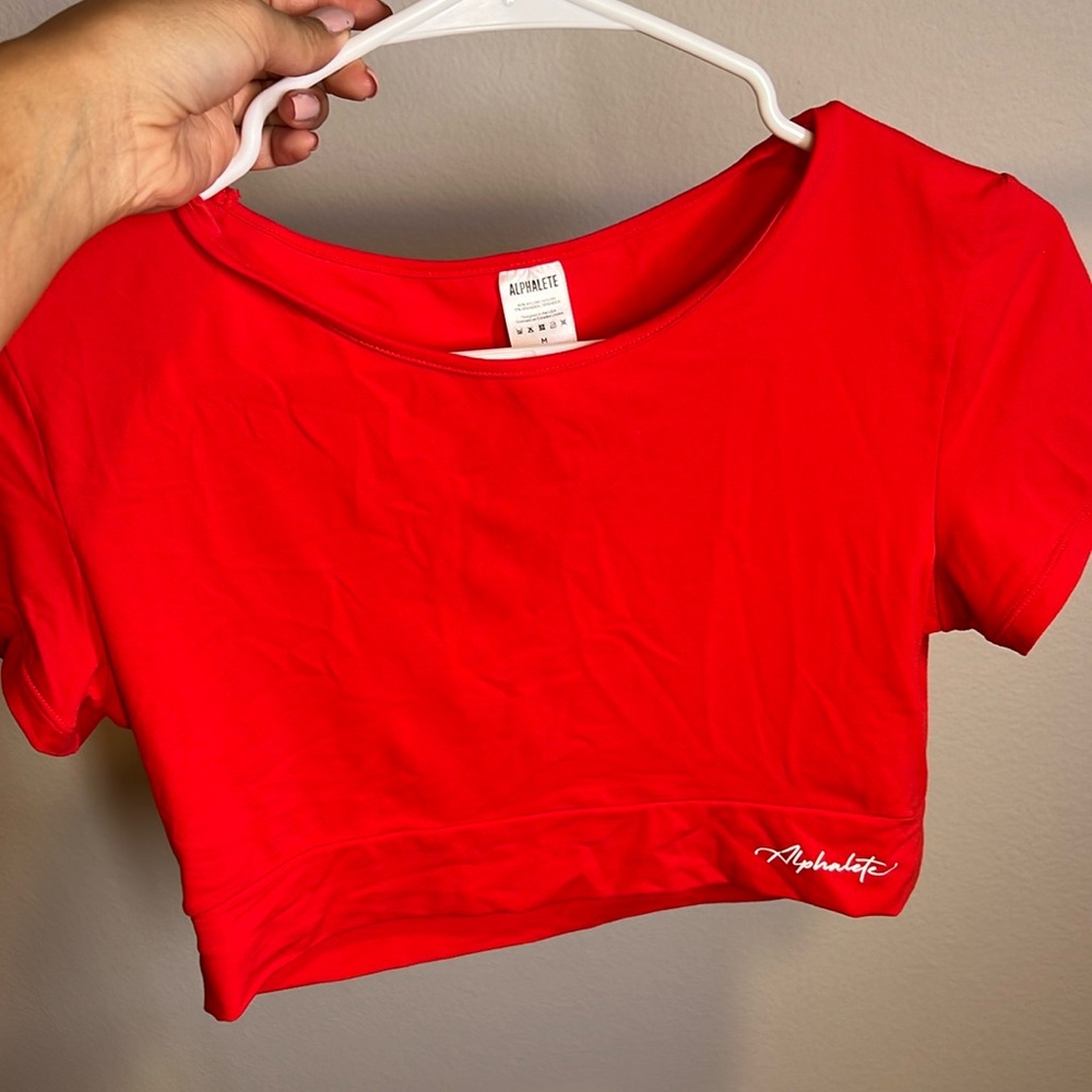 Alphalete cropped shirt